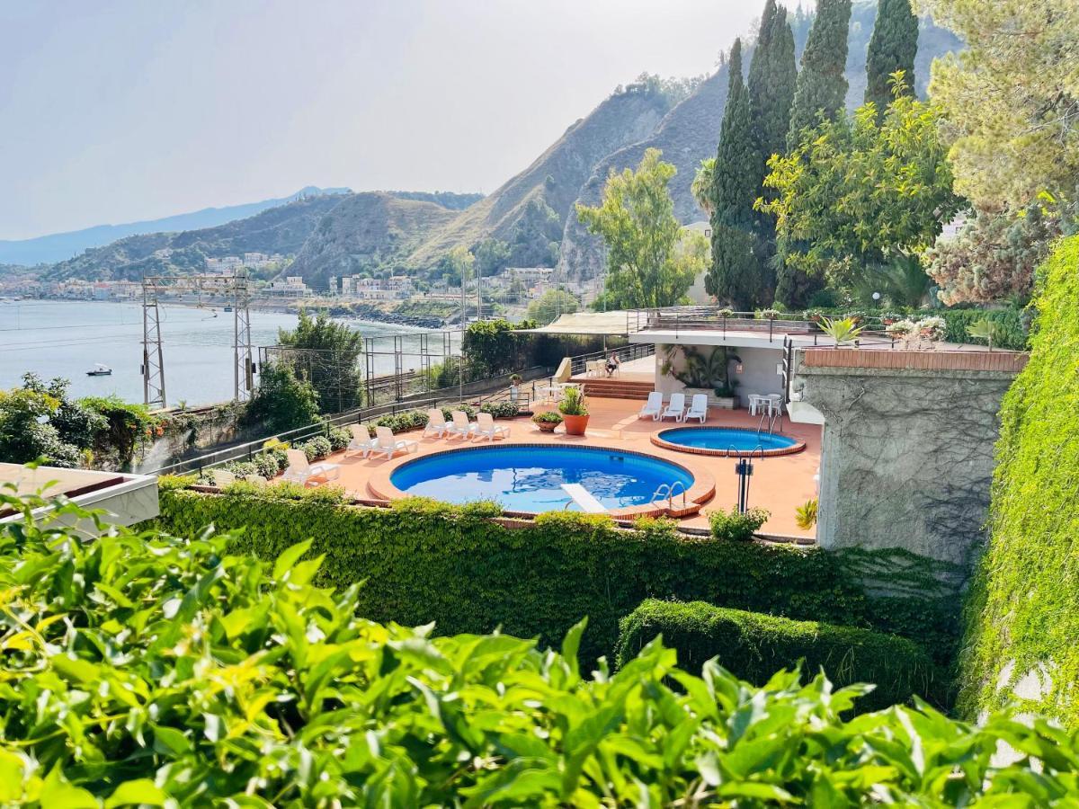 Apartament On The Sea And With Swimming Pool Taormina Eksteriør bilde